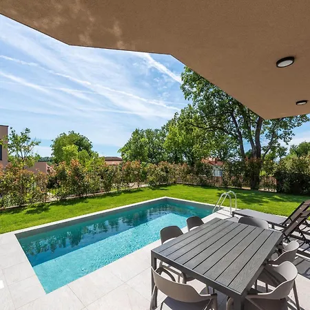 Luxury With Private Swimming Pool *