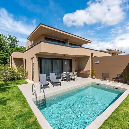 Luxury With Private Swimming Pool Villa