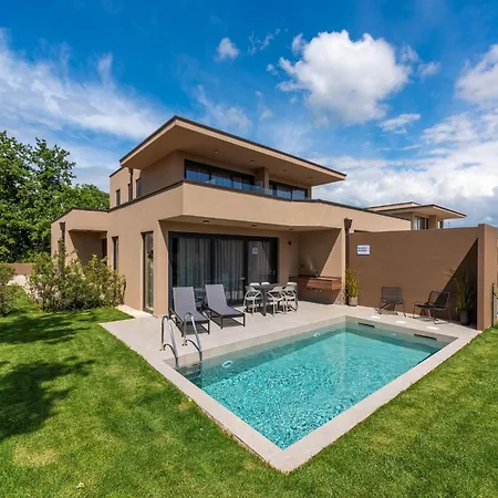 Villa Luxury With Private Swimming Pool *