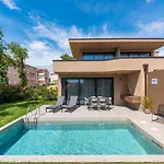 Near With Pool Vila *