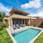 Near With Pool Vila