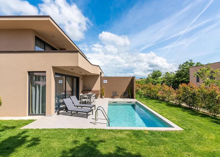 Near With Pool Brtonigla